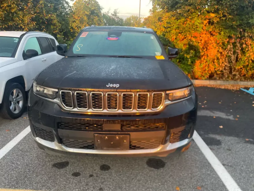 2022 Jeep Grand Cherokee Laredo photo 1