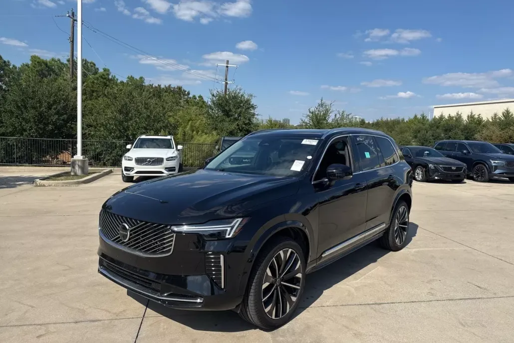 2025 Volvo XC90 Plus photo 1