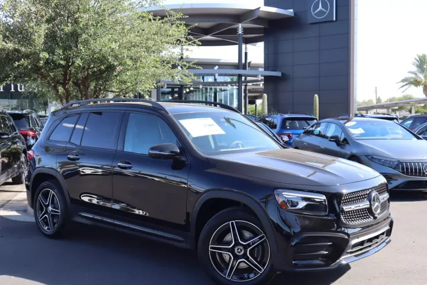 2025 Mercedes Benz GLB 250 photo 1