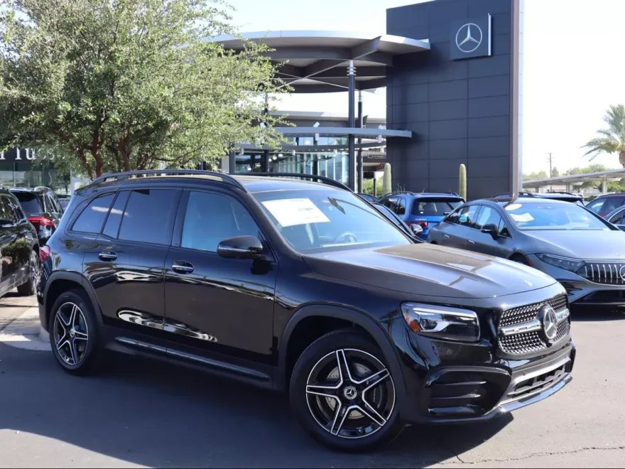 2025 Mercedes Benz GLB 250 photo 1