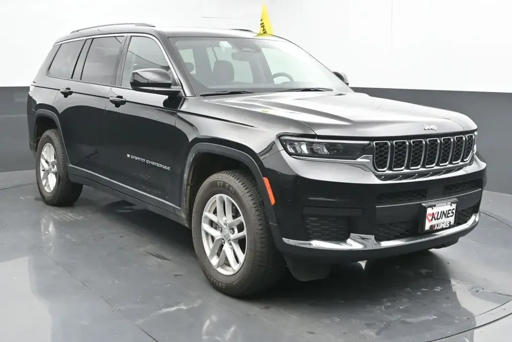 2023 Jeep Grand Cherokee Laredo photo 1