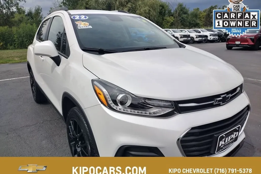 2022 Chevrolet Trax LT photo 1