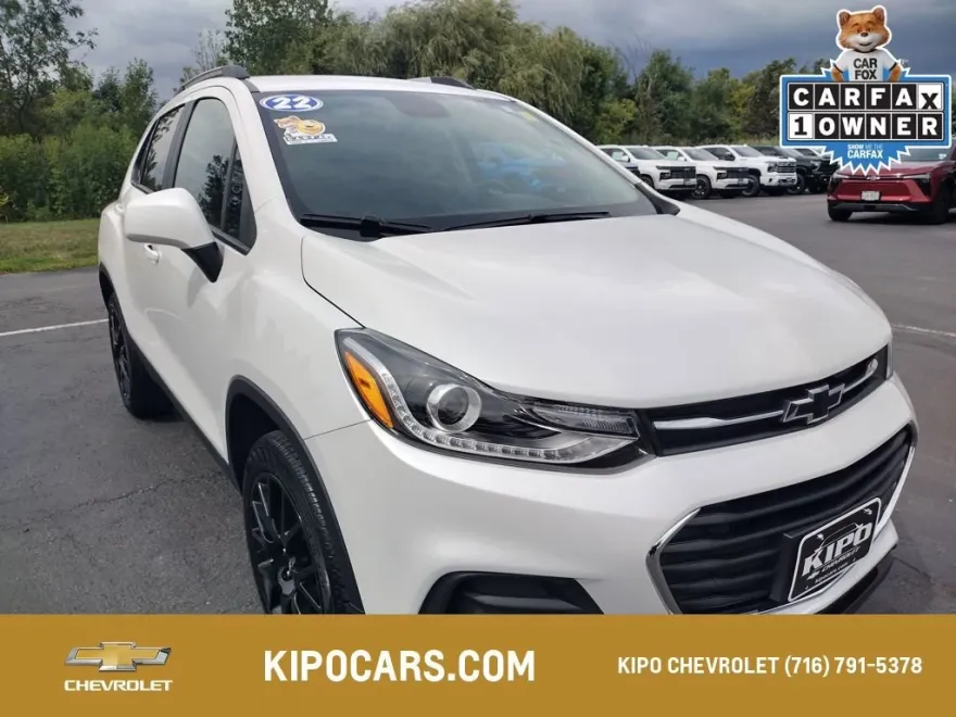2022 Chevrolet Trax LT photo 1