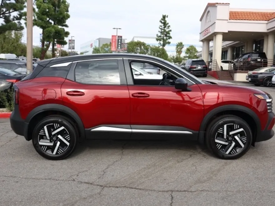2025 Nissan Kicks SV photo 1