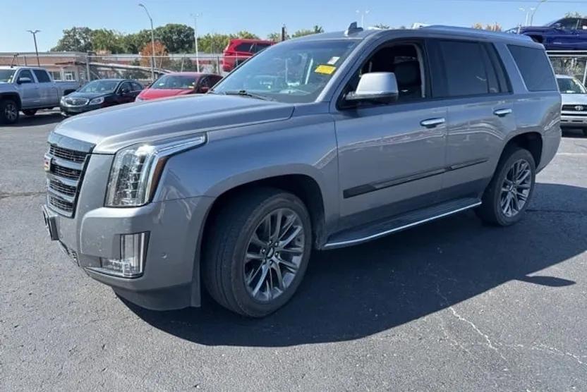 2019 Cadillac Escalade Luxury photo 1