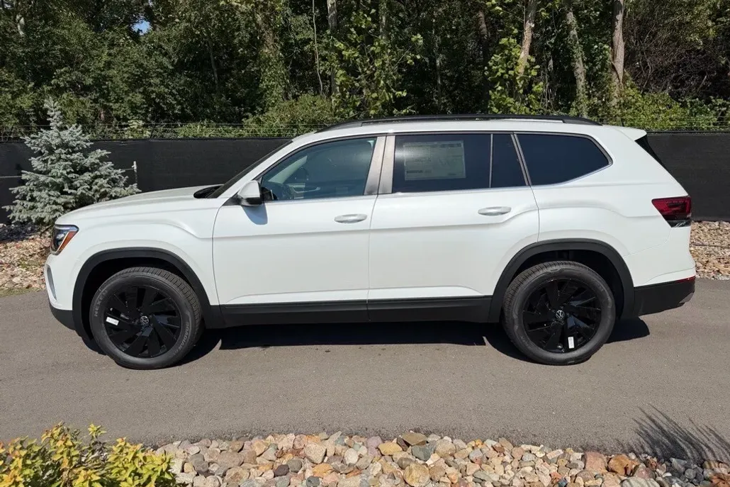2026 Volkswagen Atlas SE Technology photo 1