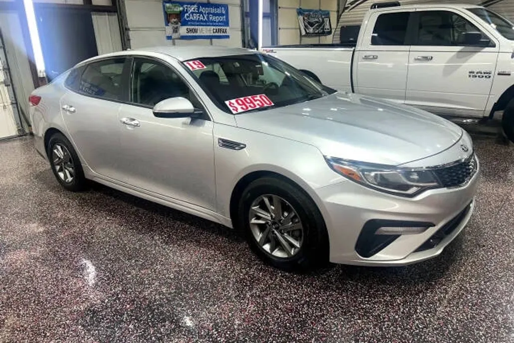 2019 Kia Optima LX photo 1