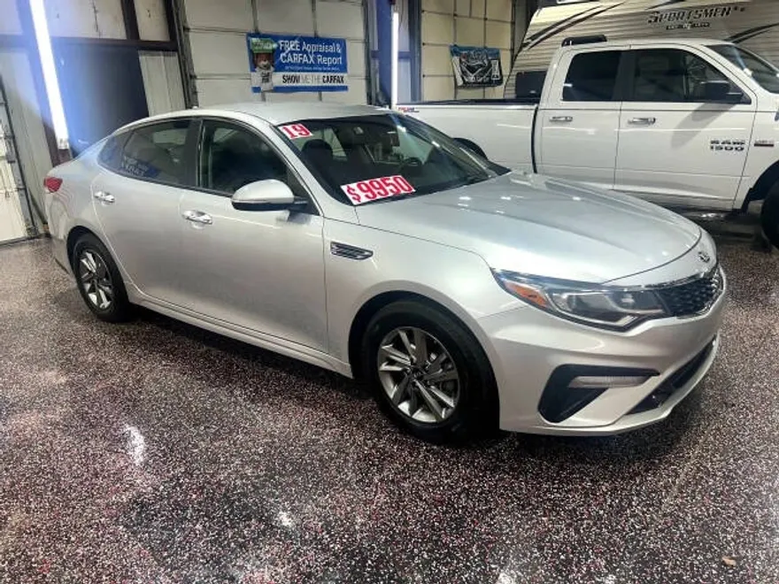 2019 Kia Optima LX photo 1