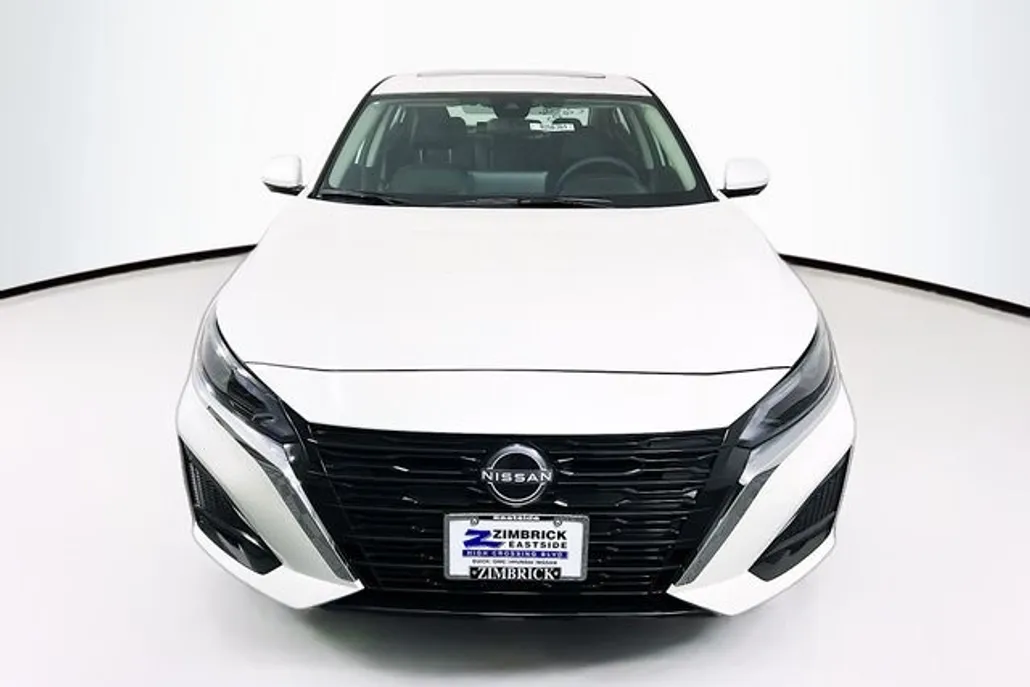 2025 Nissan Altima 2.5 SL photo 1
