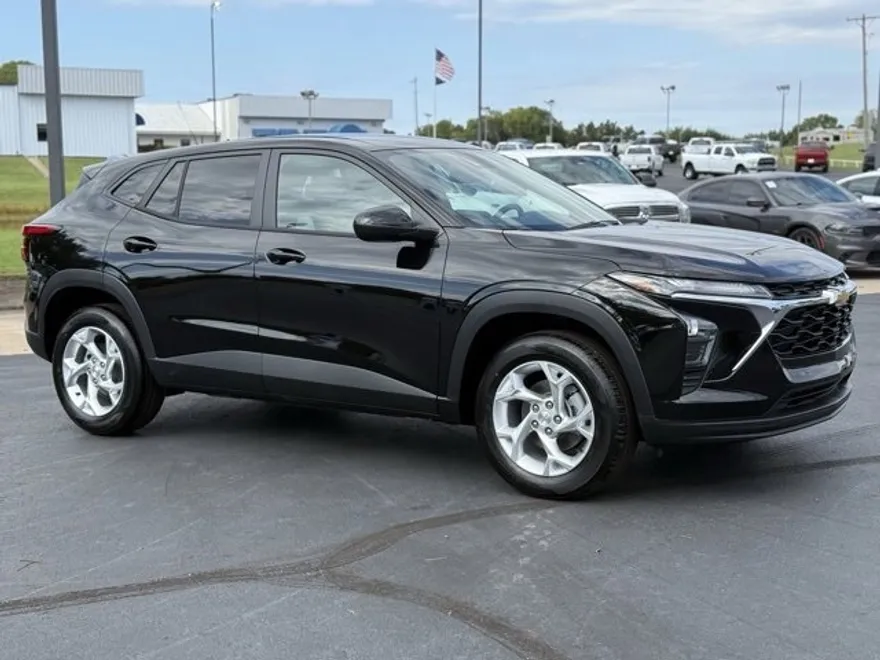 2026 Chevrolet Trax LS photo 1