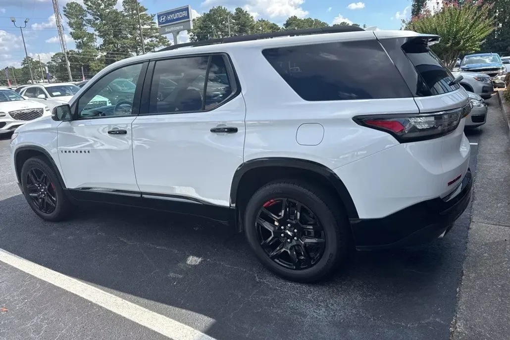 2021 Chevrolet Traverse Premier photo 1