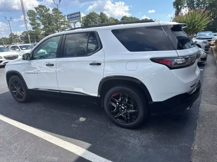 2021 Chevrolet Traverse Premier photo 1