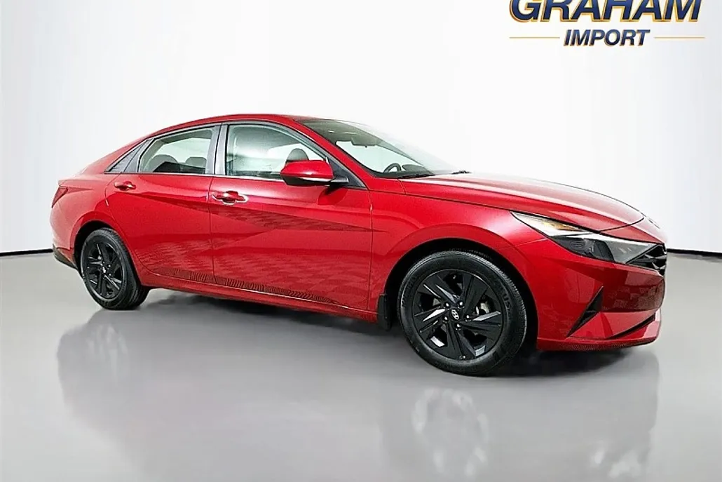 2023 Hyundai Elantra SEL photo 1