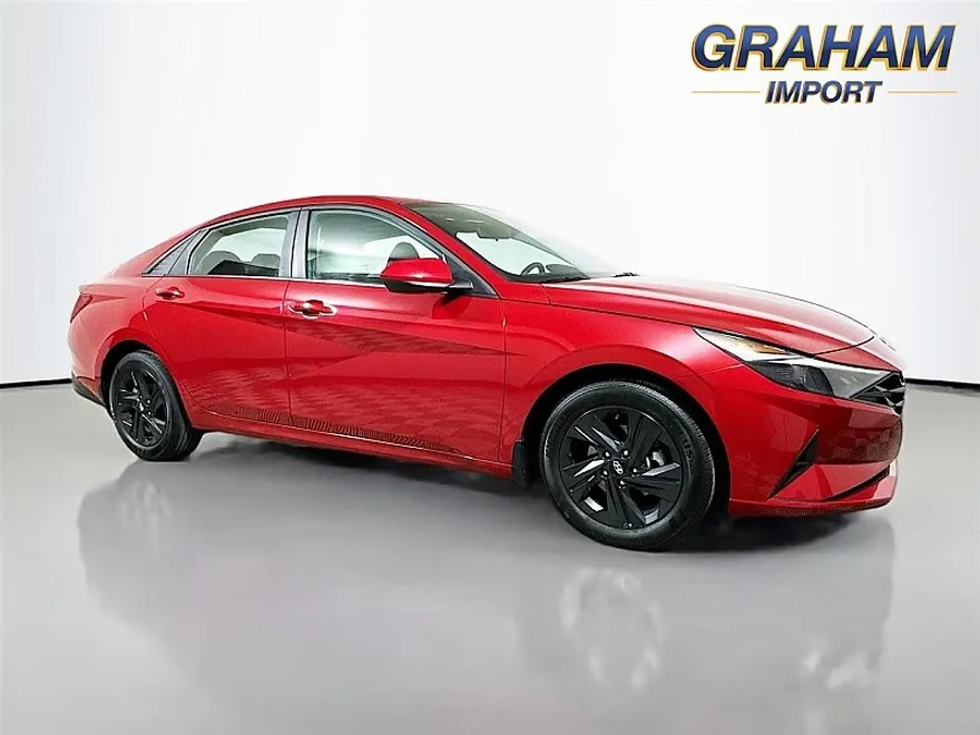 2023 Hyundai Elantra SEL photo 1