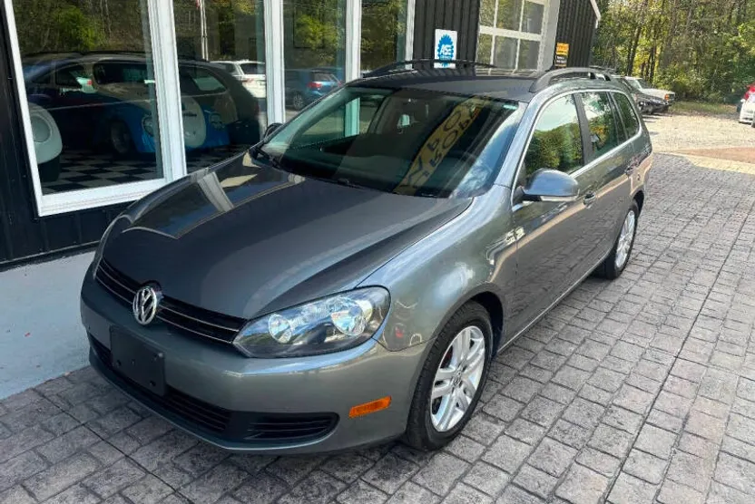 2013 Volkswagen Jetta SportWagen TDI photo 1