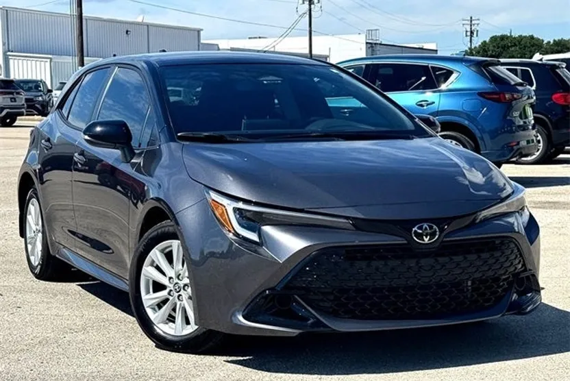 2025 Toyota Corolla SE photo 1