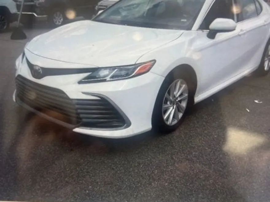 2023 Toyota Camry LE photo 1
