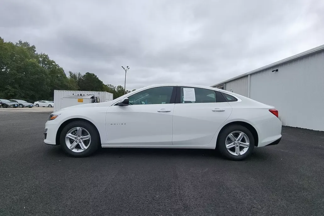 2024 Chevrolet Malibu 1LT photo 1
