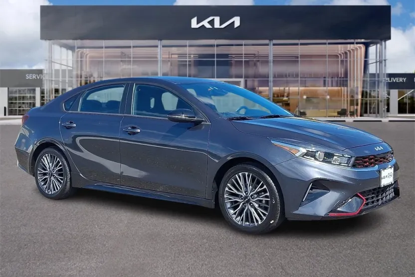 2023 Kia Forte GT-Line photo 1
