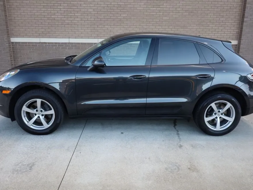 2020 Porsche Macan photo 1