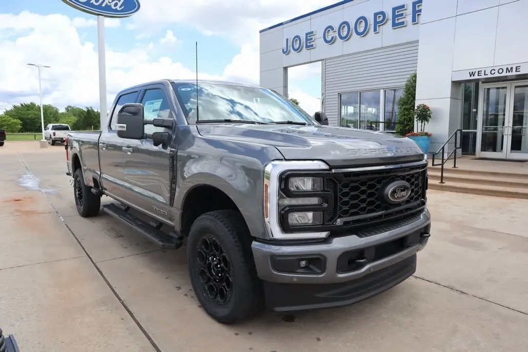 2025 Ford F-350 Lariat photo 1