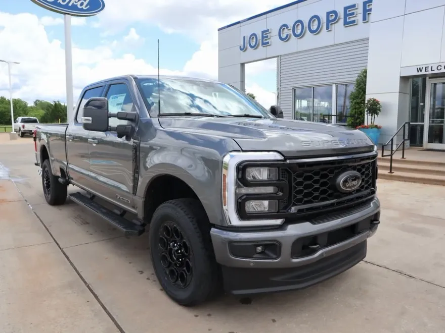 2025 Ford F-350 Lariat photo 1