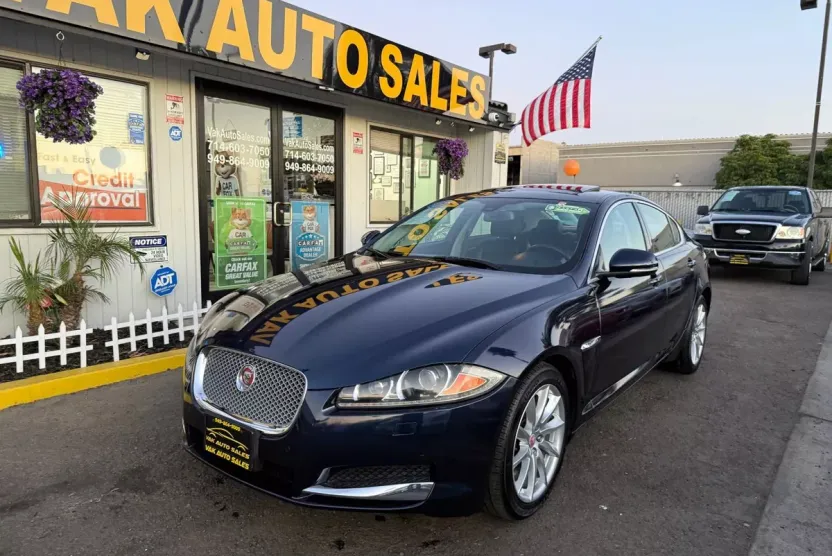2015 Jaguar XF Premium photo 1