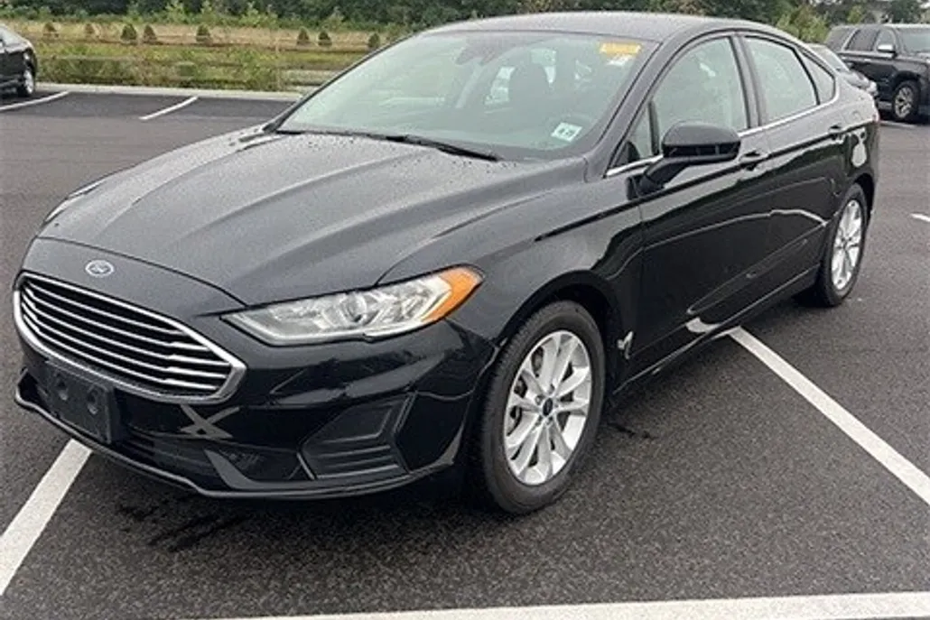 2020 Ford Fusion SE photo 1