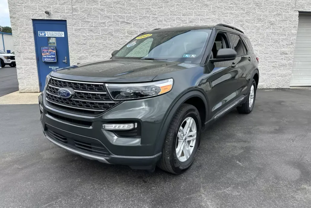 2022 Ford Explorer XLT photo 1