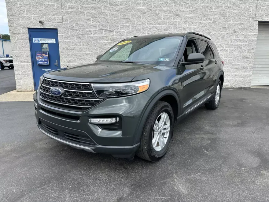 2022 Ford Explorer XLT photo 1