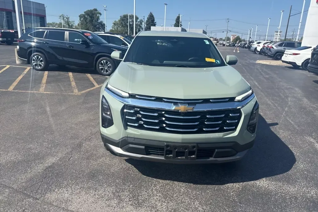 2025 Chevrolet Equinox LT photo 1
