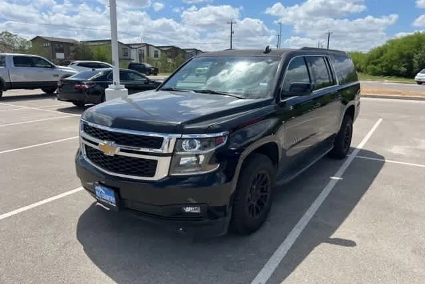 2016 Chevrolet Suburban LT photo 1