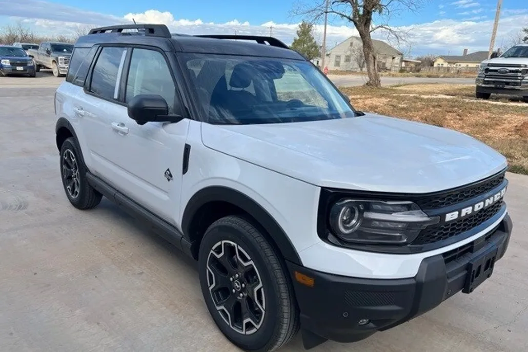 2025 Ford Bronco Sport Outer Banks photo 1