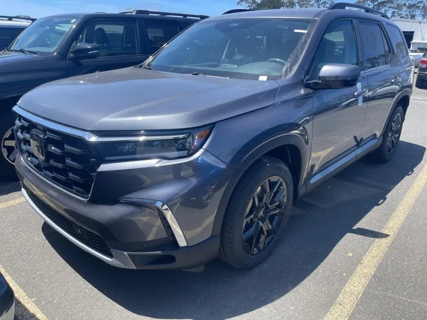 2025 Honda Pilot Touring photo 1