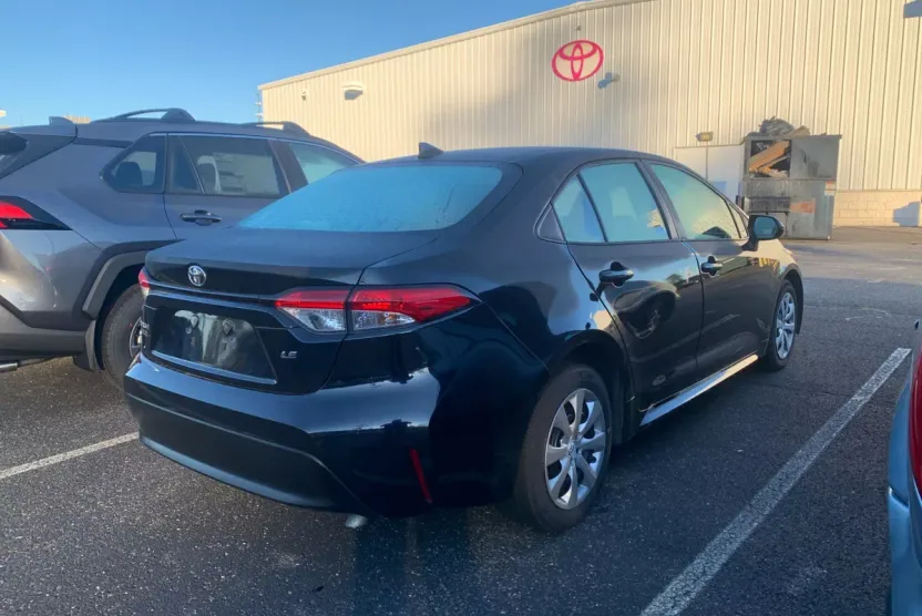 2023 Toyota Corolla LE photo 1