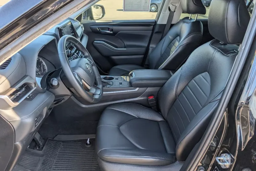 2022 Toyota Highlander XLE photo 1