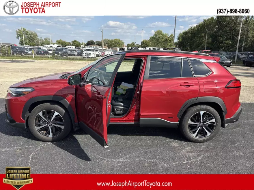 2023 Toyota Corolla Cross Hybrid XSE photo 1