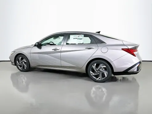 2025 Hyundai Elantra SEL Convenience photo 4