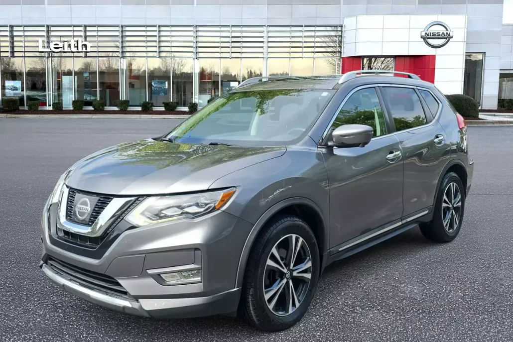 2017 Nissan Rogue SL photo 1