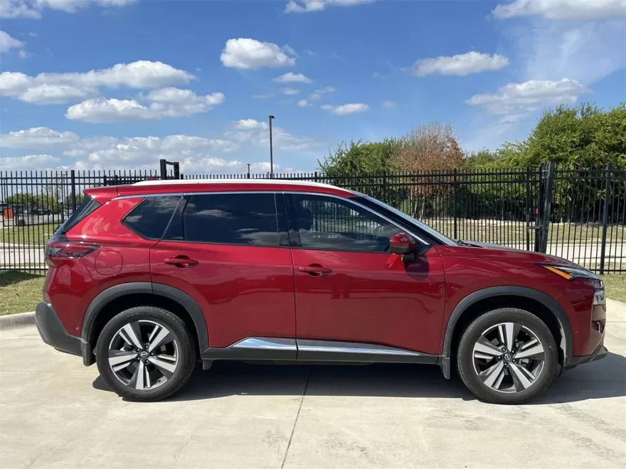 2023 Nissan Rogue SL photo 1