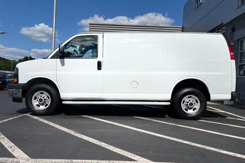 2023 Gmc Savana 2500 Cargo photo 1