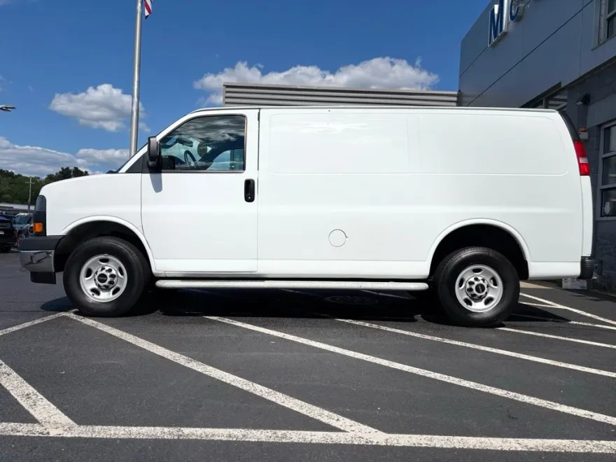 2023 Gmc Savana 2500 Cargo photo 1
