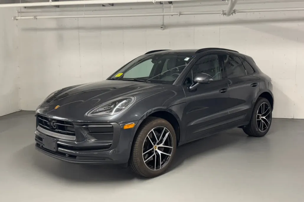 2023 Porsche Macan T photo 1