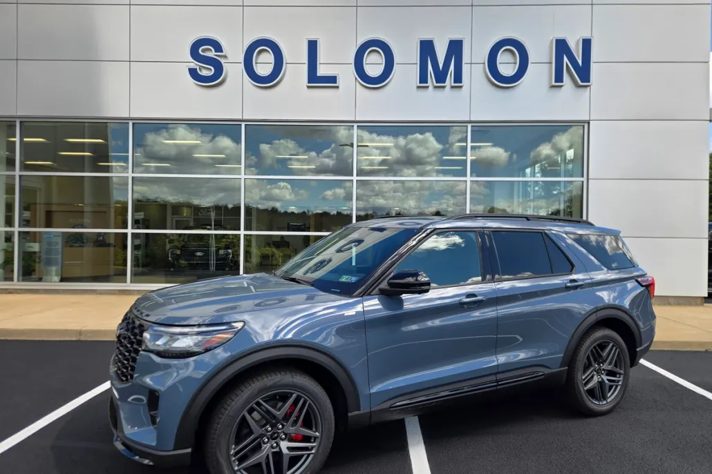 2025 Ford Explorer ST-Line photo 1