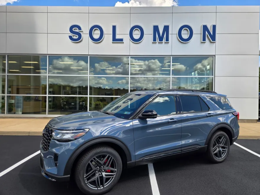 2025 Ford Explorer ST-Line photo 1