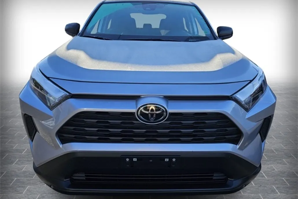 2024 Toyota RAV4 LE photo 1