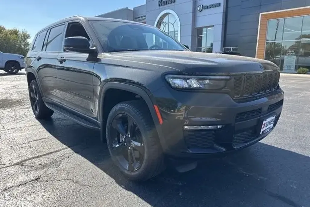 2024 Jeep Grand Cherokee Limited photo 1