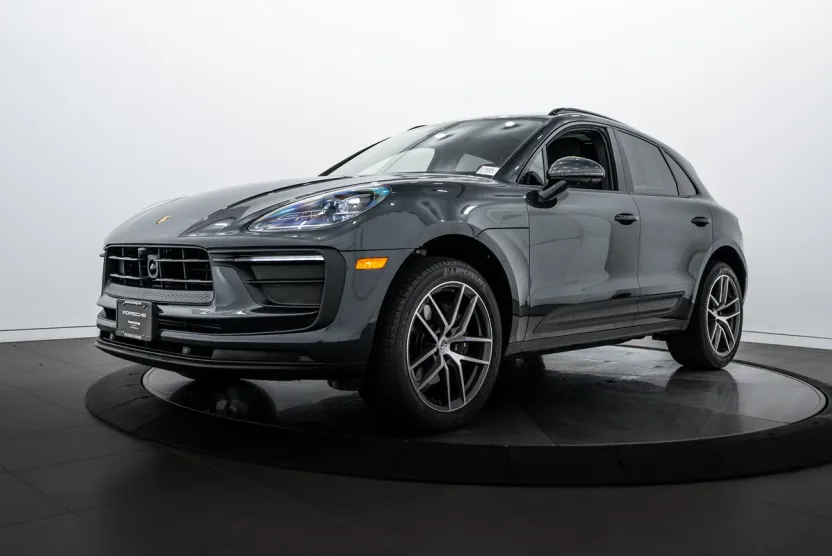 2025 Porsche Macan T photo 1