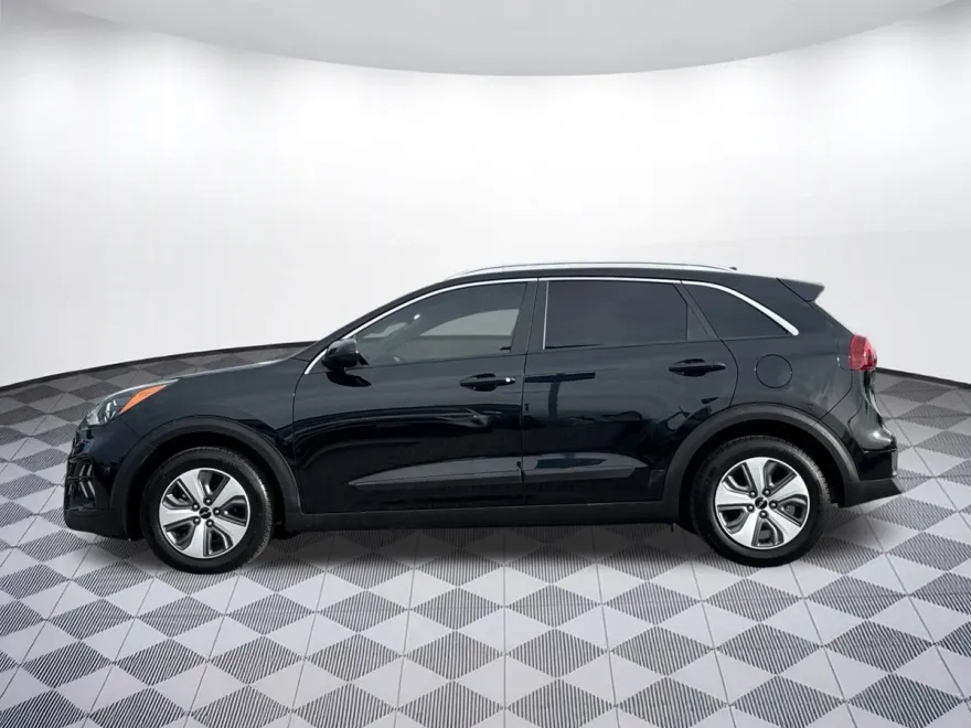 2022 Kia Niro LX photo 1