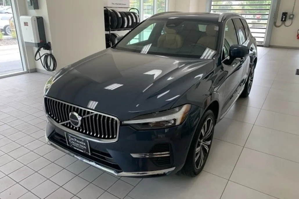2022 Volvo XC60 B5 Inscription photo 1